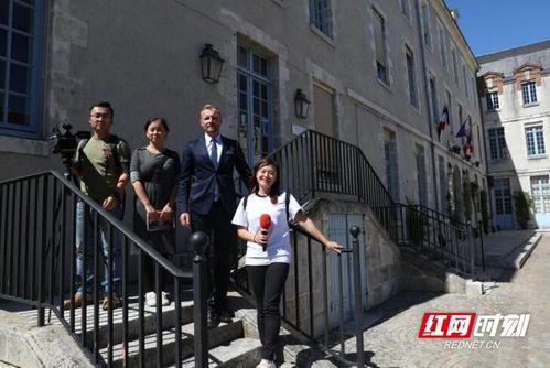 潍坊网红吃瓜事件视频最新,一场网络狂欢背后的真相揭秘 第3张 潍坊网红吃瓜事件视频最新,一场网络狂欢背后的真相揭秘 第3张